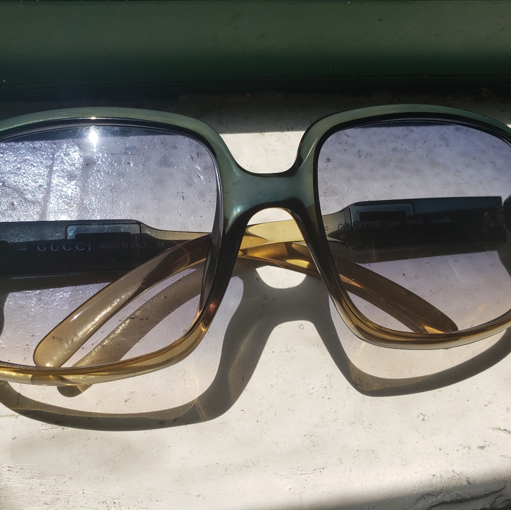 Womens over-sized Gucci Sunglasses 😎